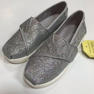 New!  Toms, 10